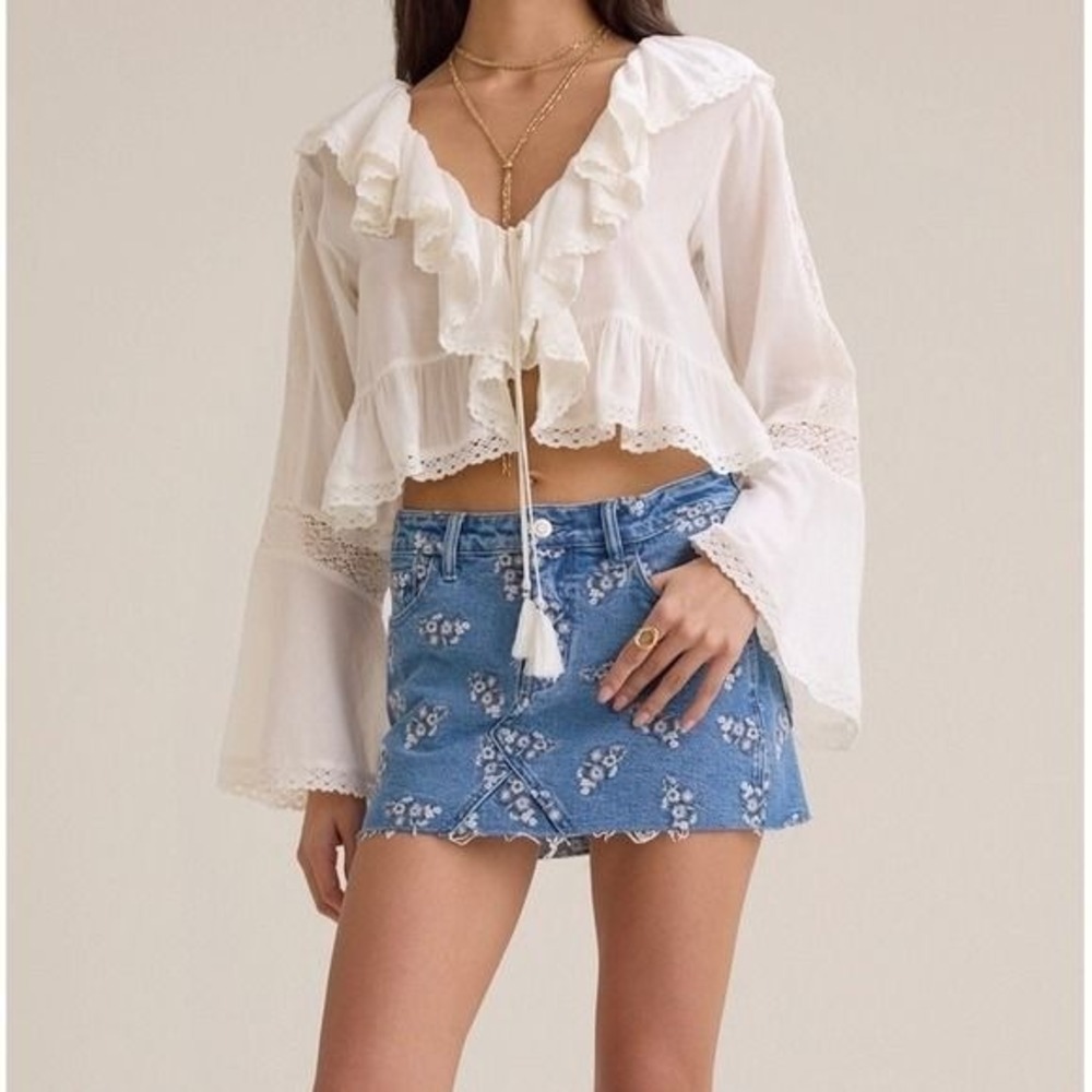 Altar'd State Floral Embroidered Denim Mini Skirt Medium Light Wash Size M NWT